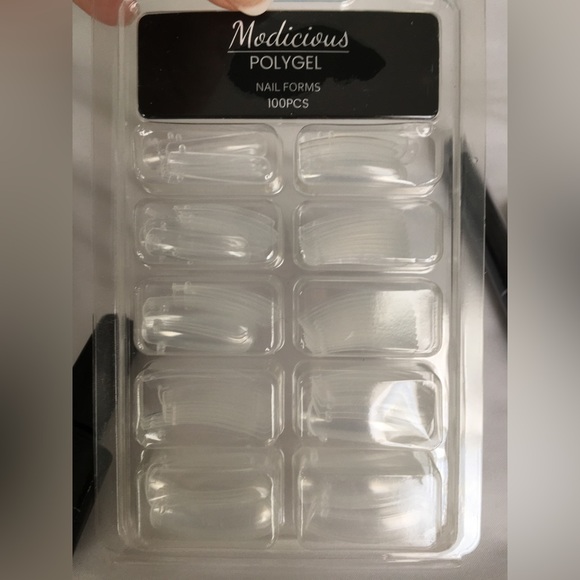 Francheska pink complete gel nail kit with light. - Picture 5 of 7